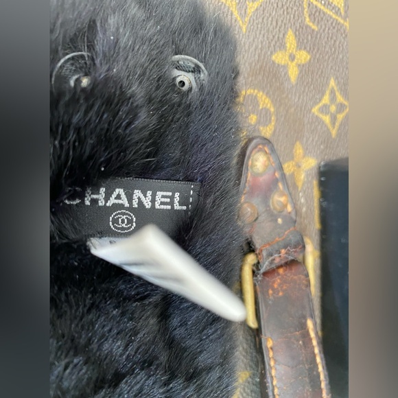 CHANEL authentic Lapin (Rabbit) Fur Bracelet - Picture 4 of 4